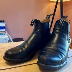 heeled blundstone chelsea boots